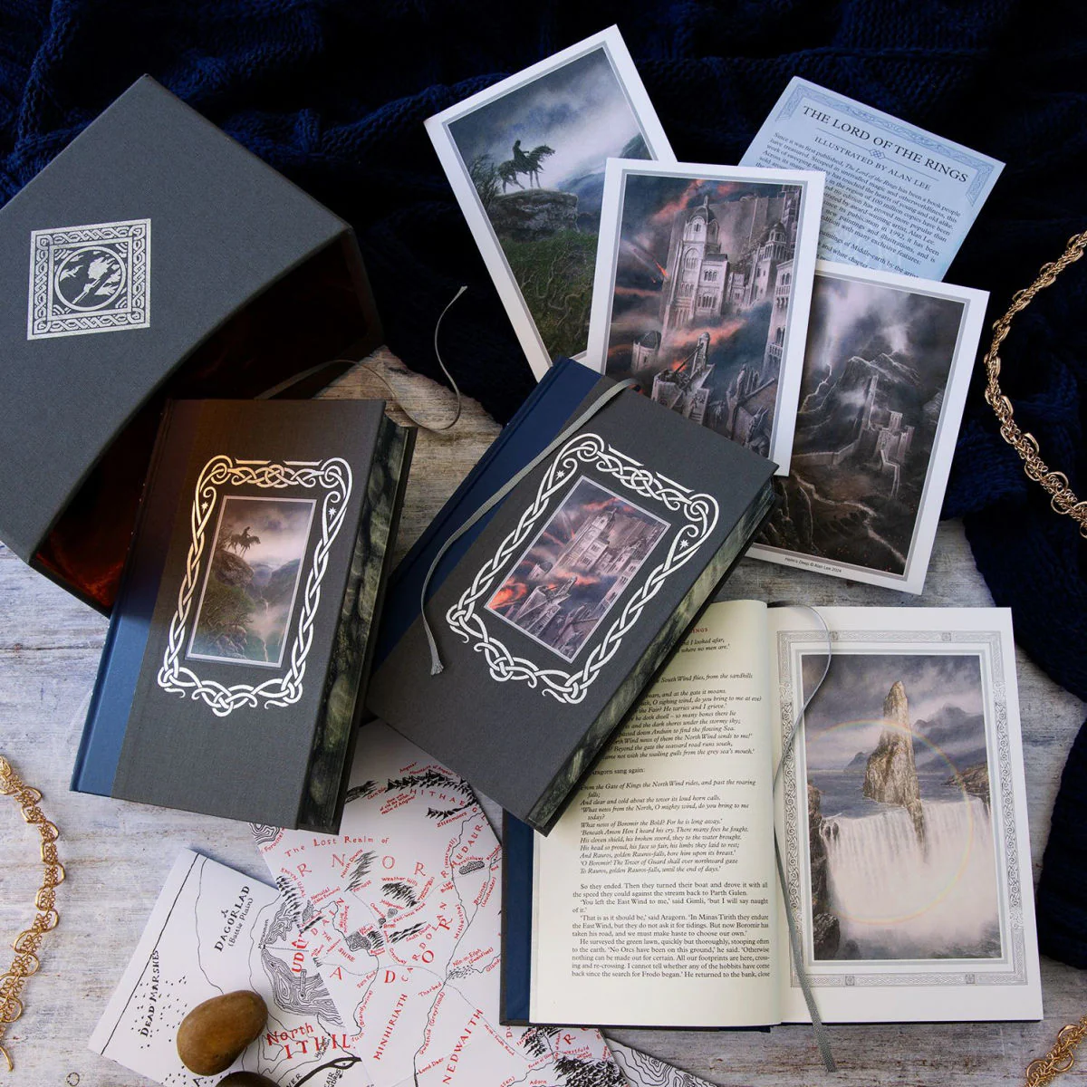 The Lord of the Rings Deluxe Illustrated Box Set: The Fellowship of the Ring / The Two Towers / The Return of the King - Image 4