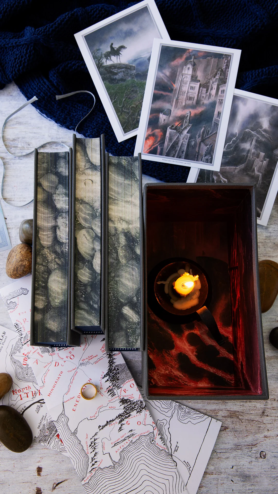 The Lord of the Rings Deluxe Illustrated Box Set: The Fellowship of the Ring / The Two Towers / The Return of the King - Image 6