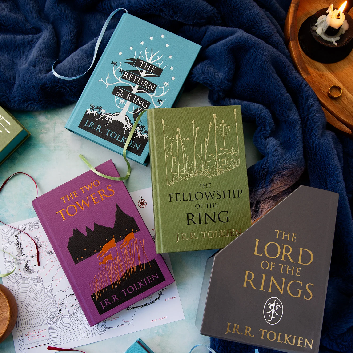 The Lord of the Rings Collector’s Edition Box Set: Includes The Fellowship of the Ring, The Two Towers, and The Return of the King - Image 3